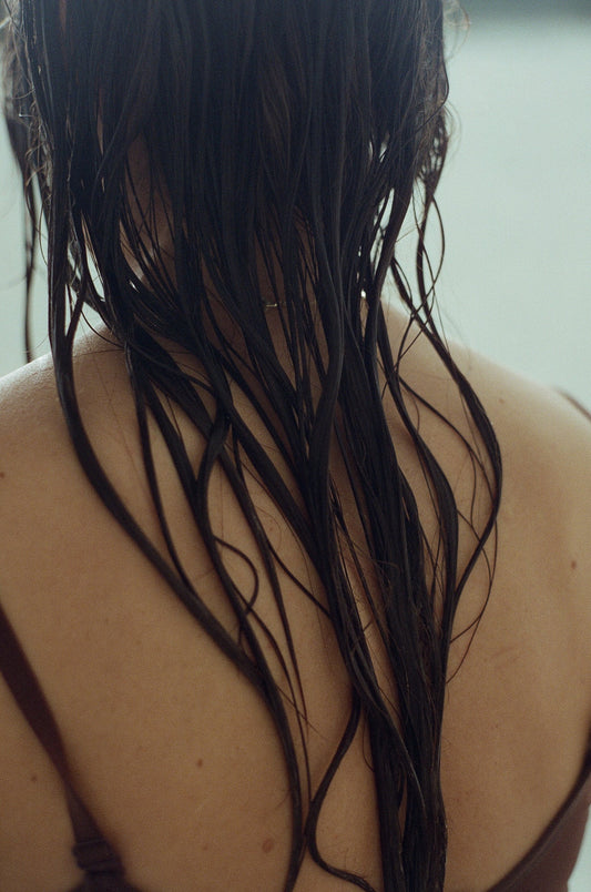 Itchy scalp, dry scalp, dandruff - ACV rinse to the Rescue! - UNDER LUNA™ 